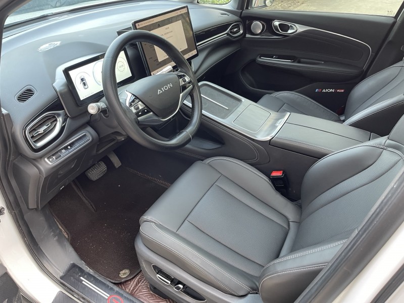 济宁23年传祺埃安V4