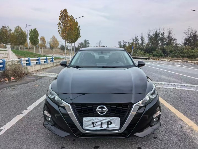 郑州22年日产天籁1