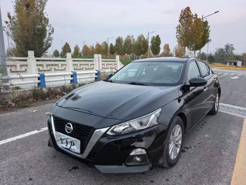 郑州22年日产天籁3