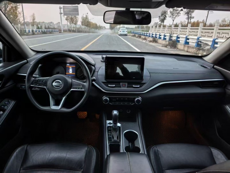 郑州22年日产天籁5