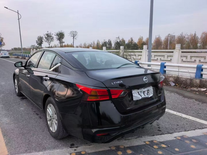 郑州22年日产天籁7