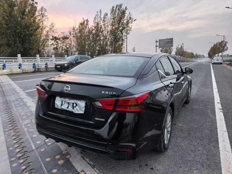 郑州22年日产天籁8