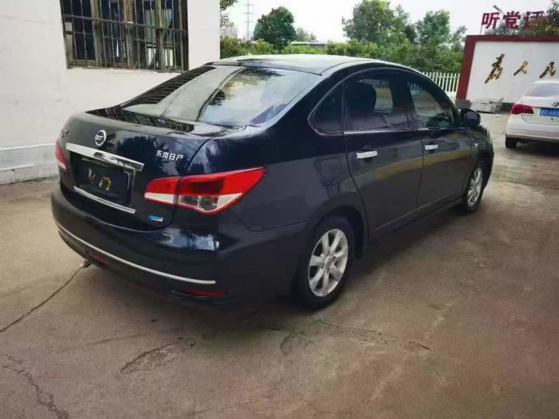 潍坊17年日产轩逸8