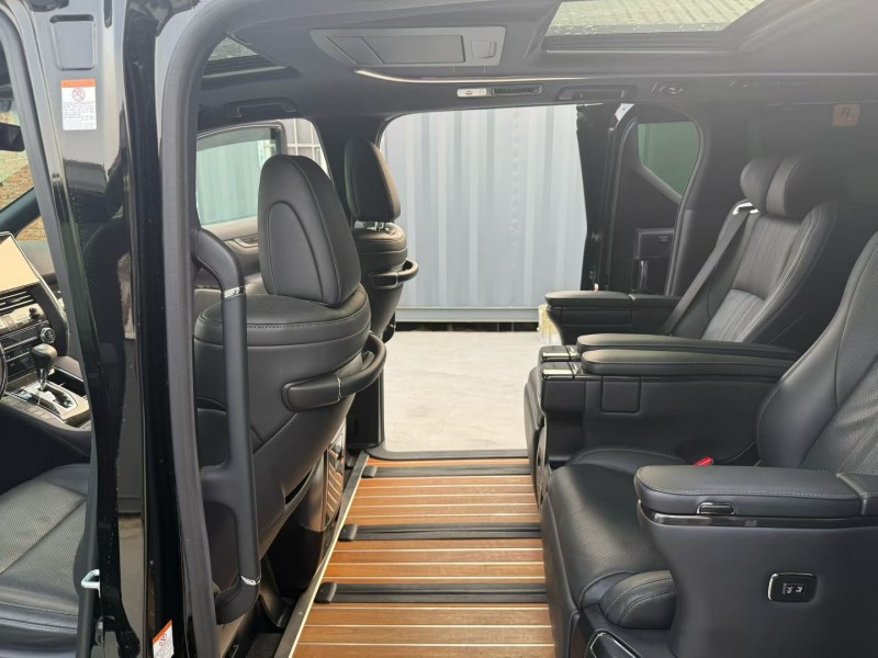 徐州21年雷克萨斯LM雷尔法4