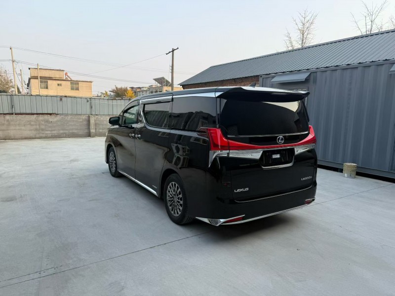 徐州21年雷克萨斯LM雷尔法8