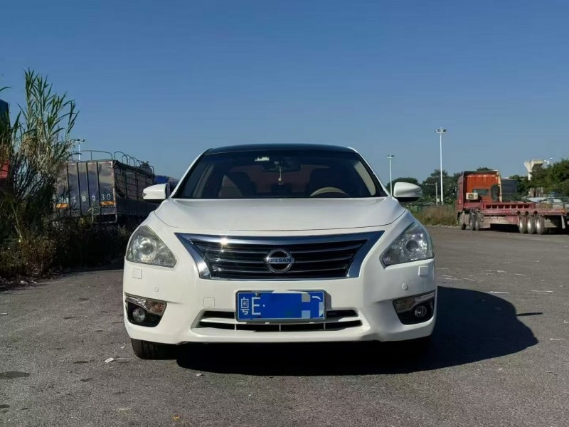 深圳16年日产天籁1