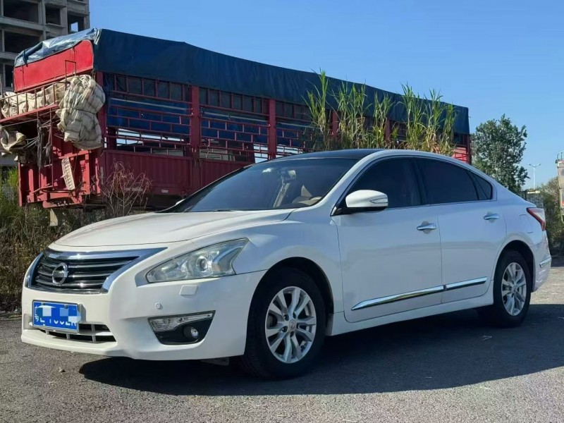 深圳16年日产天籁3