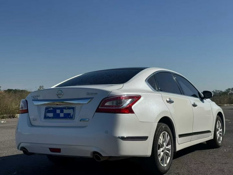 深圳16年日产天籁8