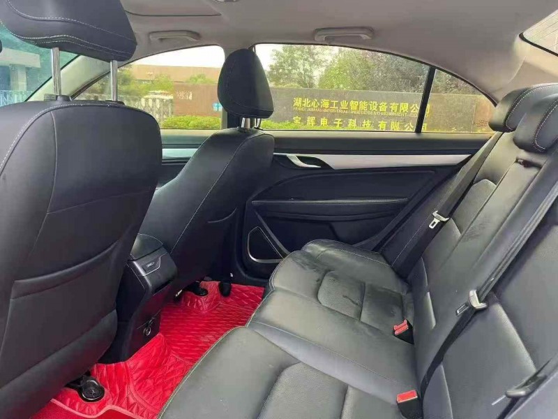 襄阳19年吉利帝豪9