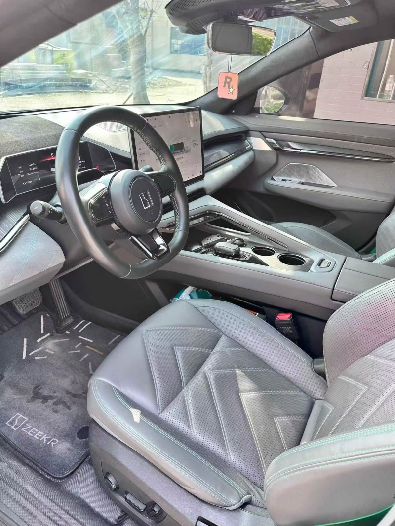 襄阳23年极氪汽车0015