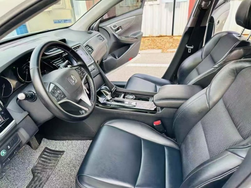 青岛17年本田思铂睿6