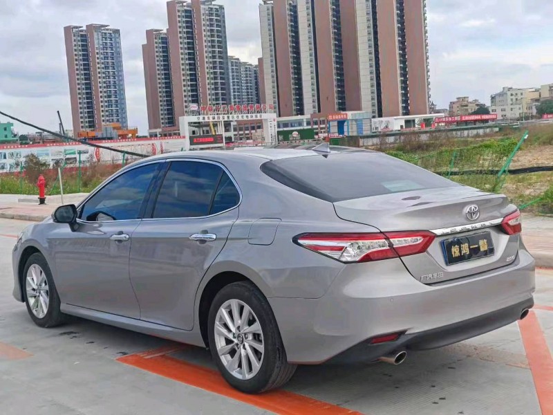 广州22年丰田凯美瑞4