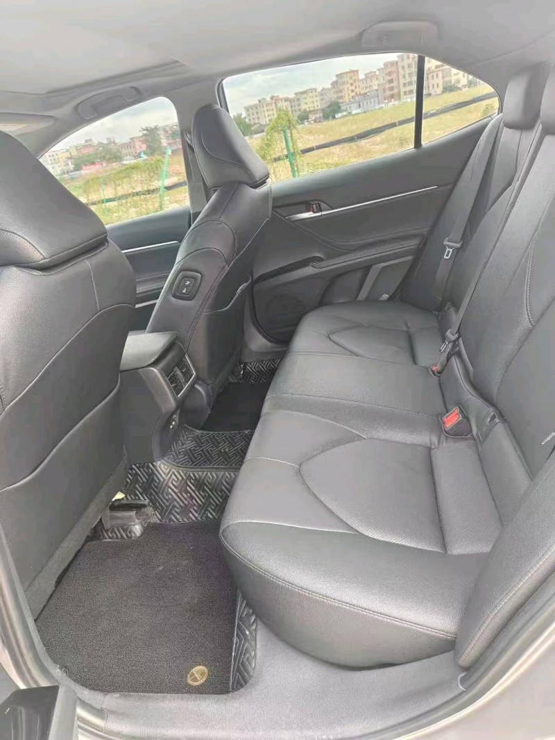 广州22年丰田凯美瑞8