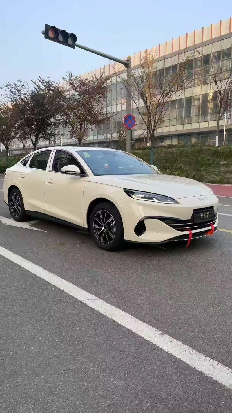 青岛25年比亚迪海豹2