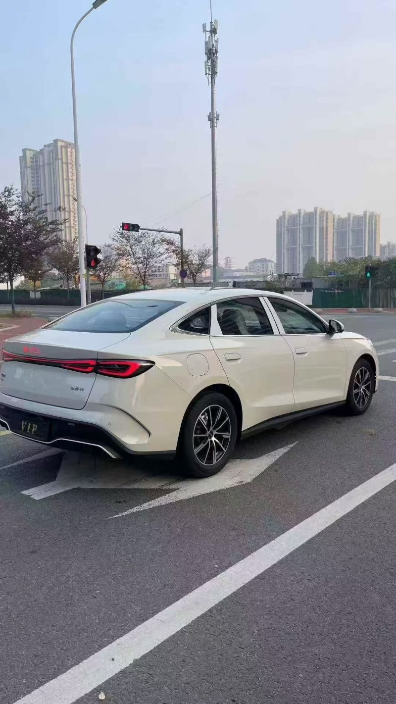 青岛25年比亚迪海豹7