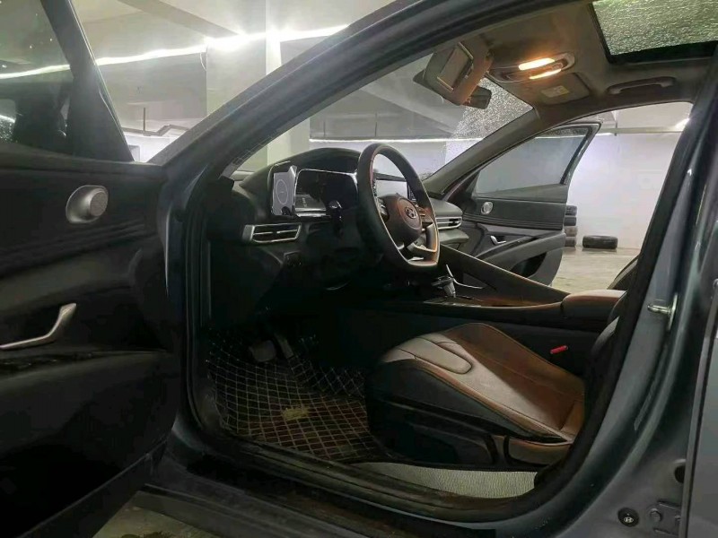 曲靖24年现代伊兰特4