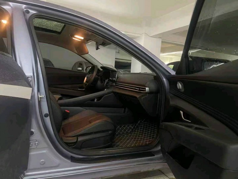 曲靖24年现代伊兰特5