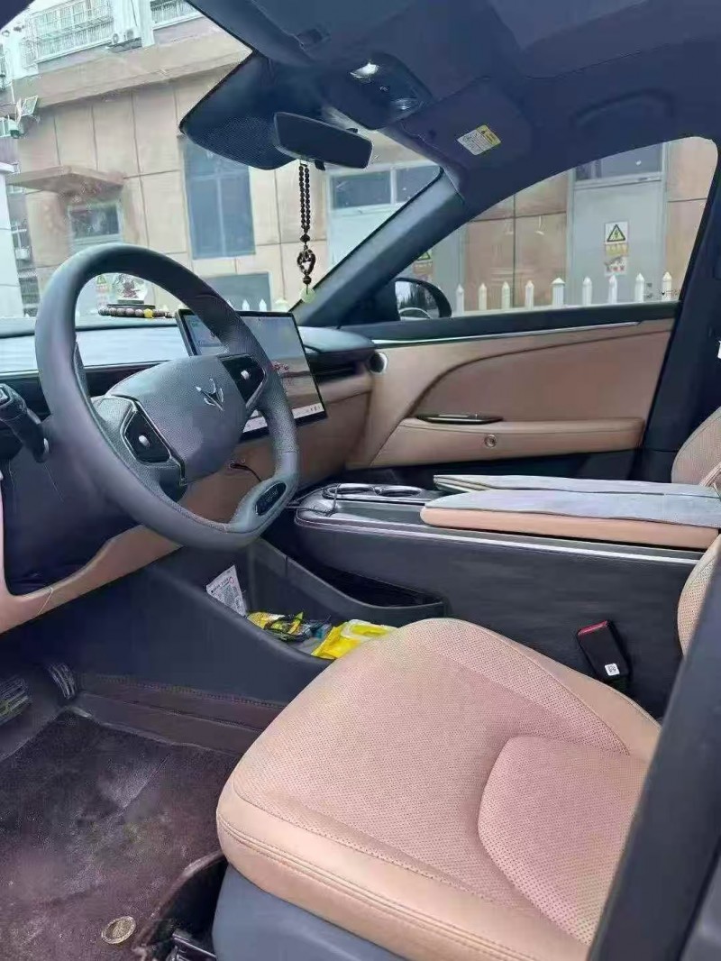 济宁25年极狐汽车阿尔法5