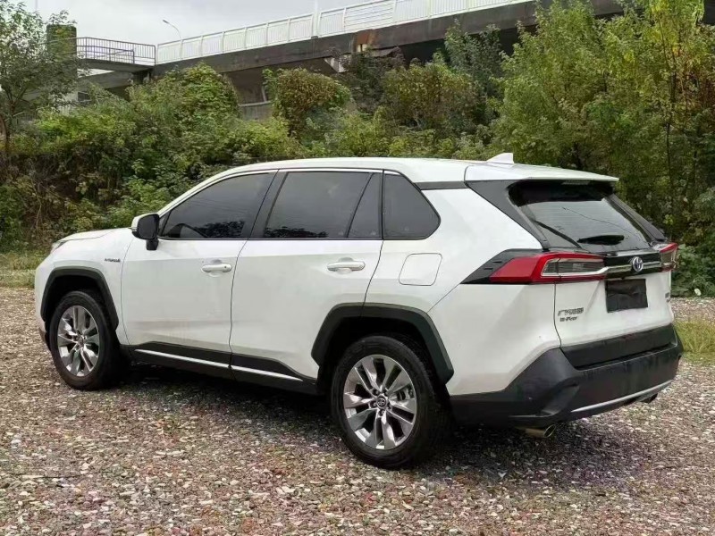 济宁23年丰田威兰达8