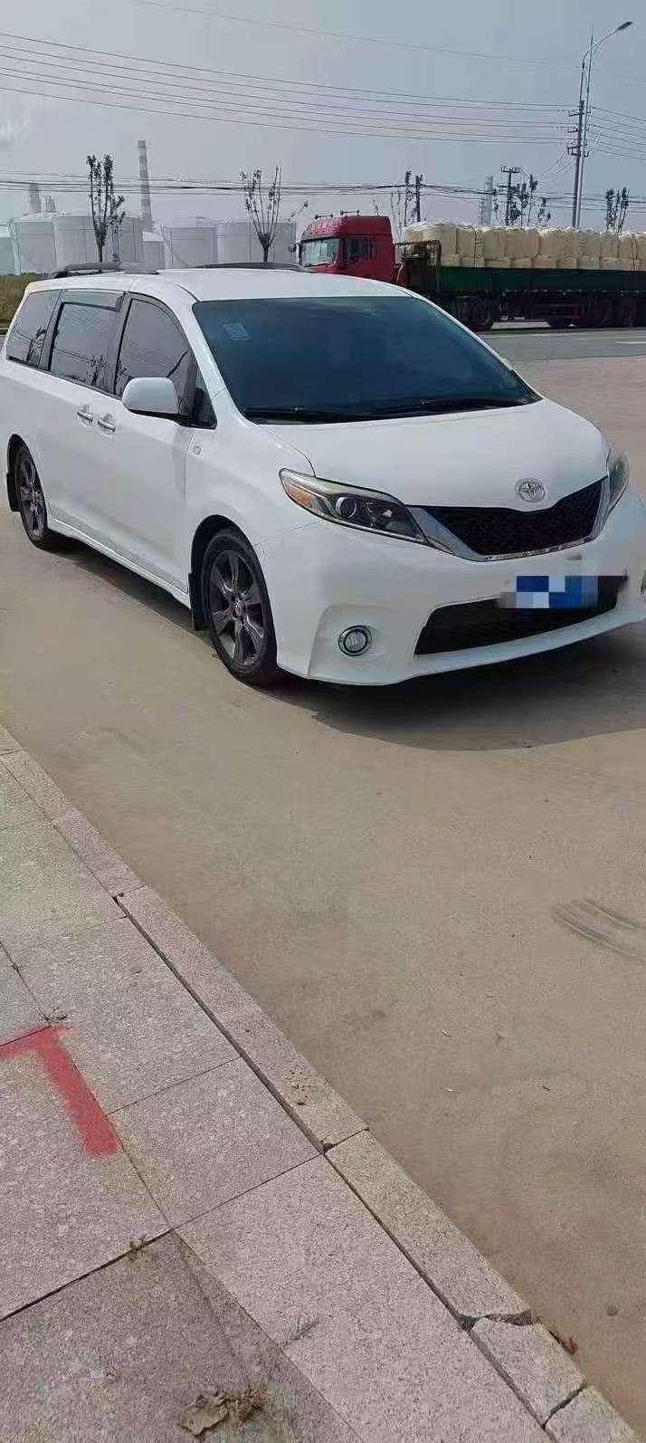 潍坊16年丰田塞纳3