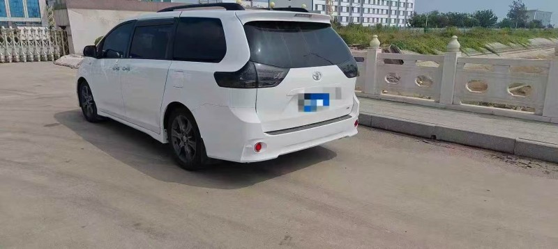 潍坊16年丰田塞纳8