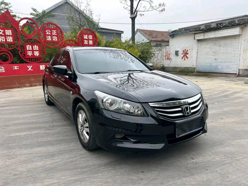 泰安12年本田雅阁2
