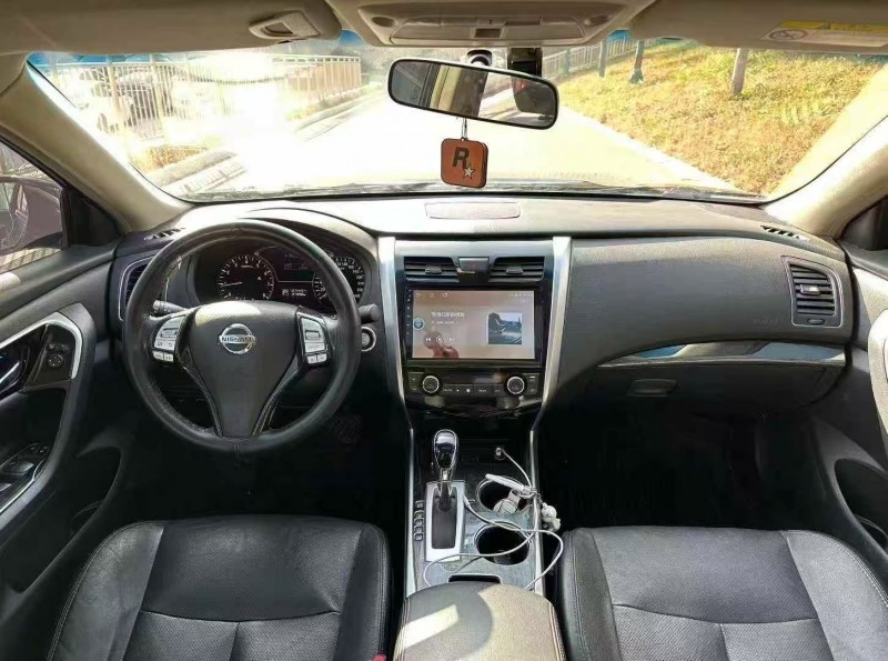 潍坊17年日产天籁5