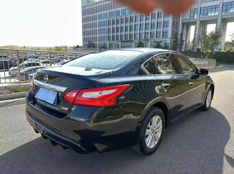 潍坊17年日产天籁7