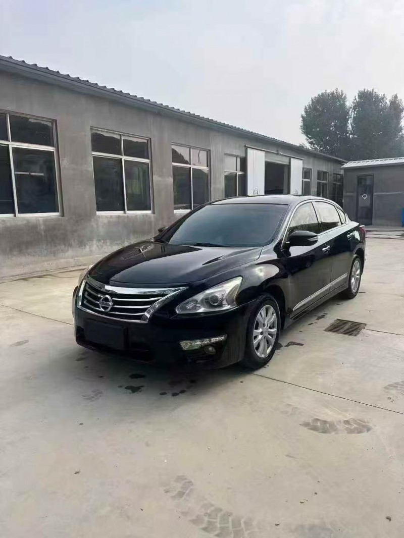 青岛16年日产天籁3