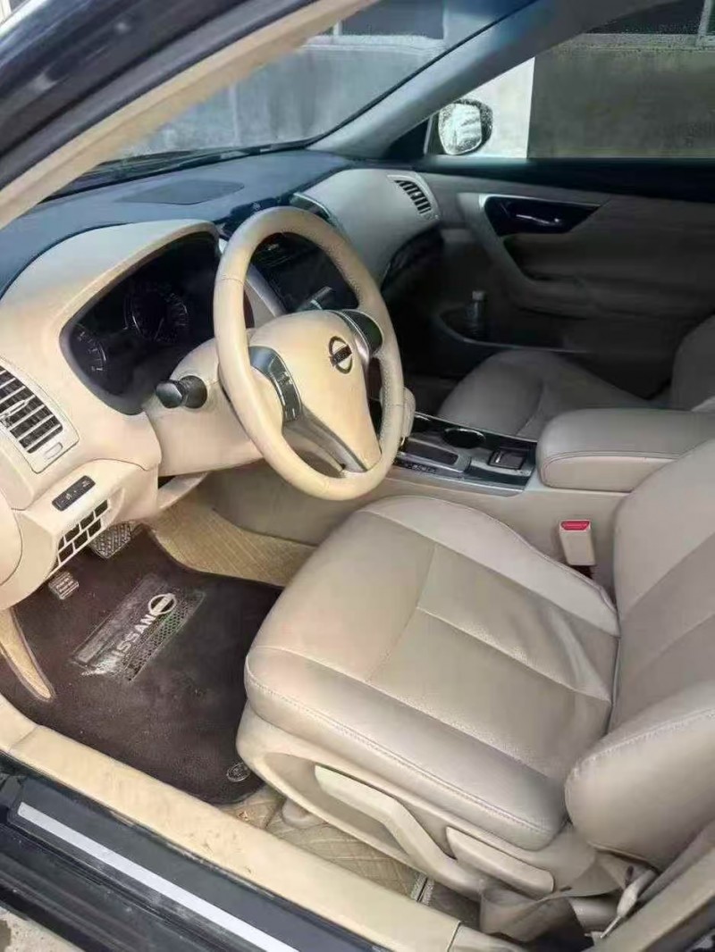 青岛16年日产天籁4