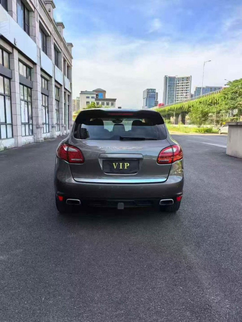 三明15年保时捷卡宴9