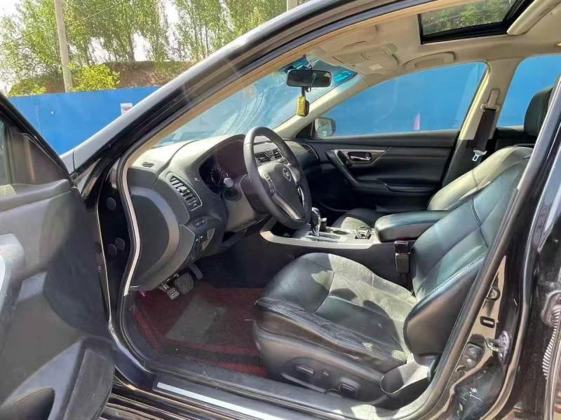 青岛15年日产天籁6