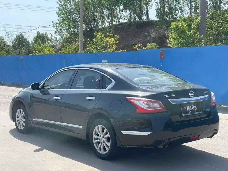 青岛15年日产天籁7