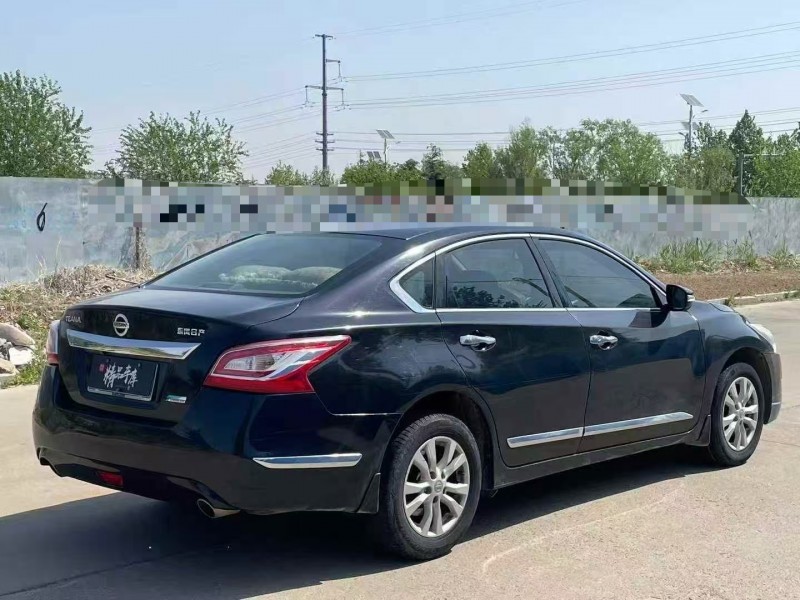 青岛15年日产天籁8