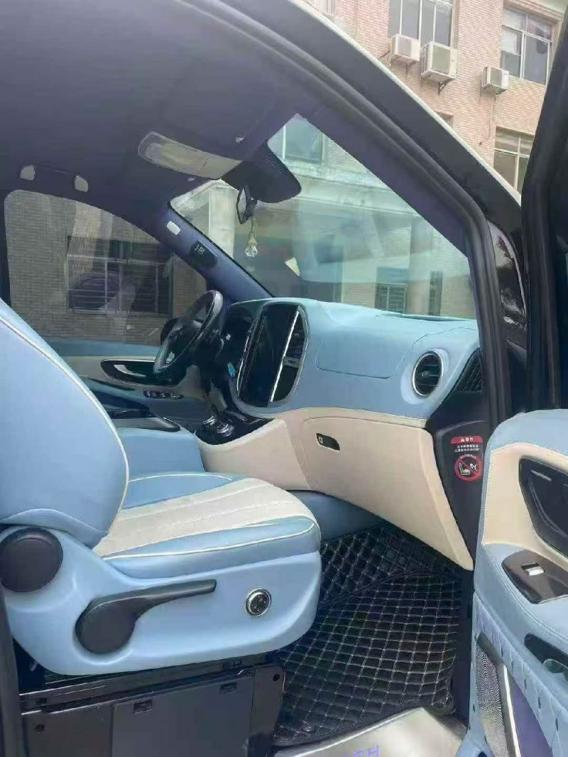 厦门21年奔驰威霆4