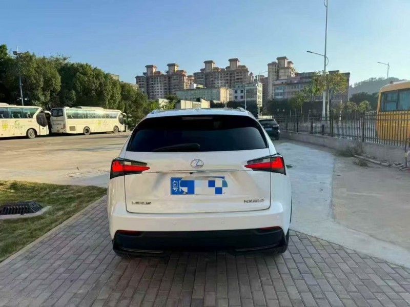 深圳15年雷克萨斯NX8