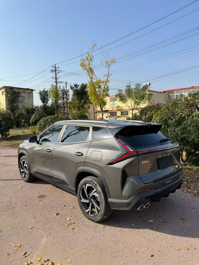 东营23年吉利博越5