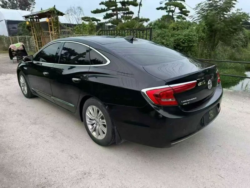 枣庄16年别克君越8