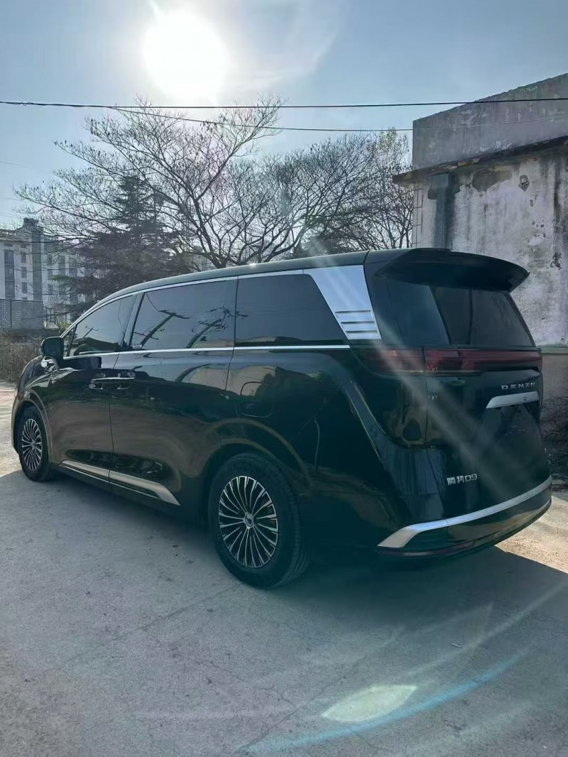 淄博24年腾势D97