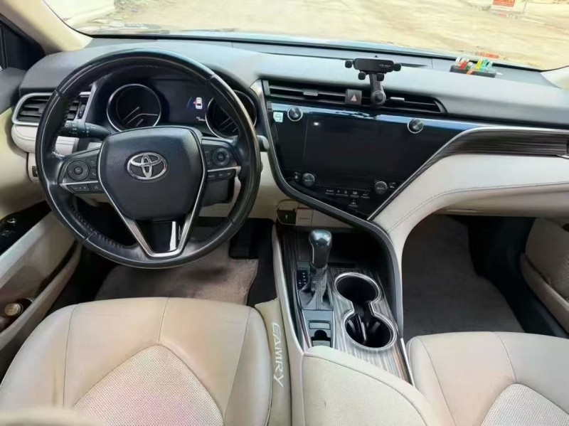 梧州19年丰田凯美瑞5