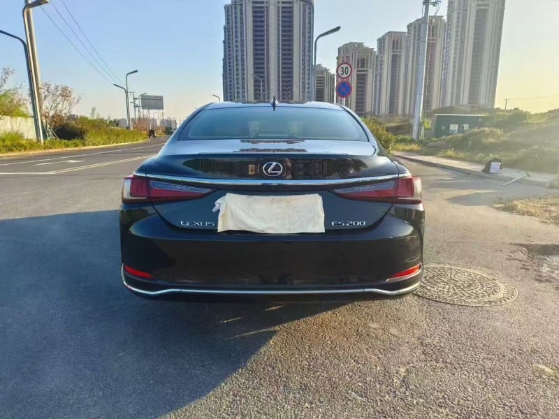 常州20年雷克萨斯ES8