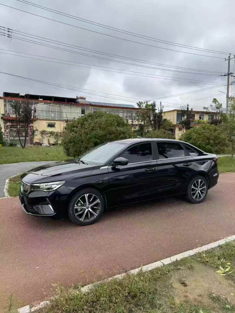 枣庄22年吉利帝豪2