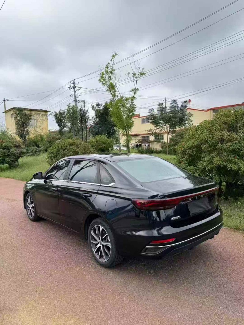 枣庄22年吉利帝豪7