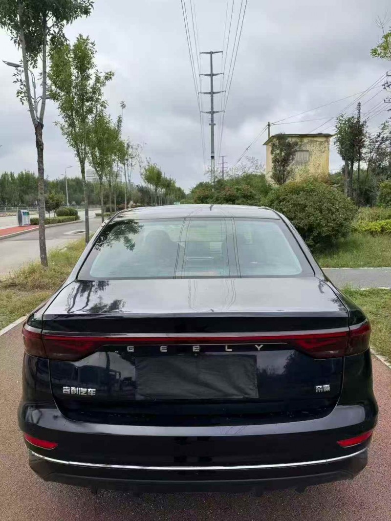 枣庄22年吉利帝豪9