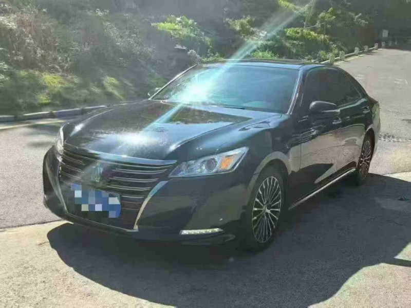 厦门19年丰田皇冠2