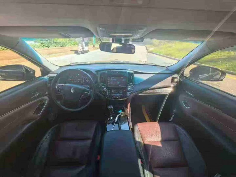 厦门19年丰田皇冠5