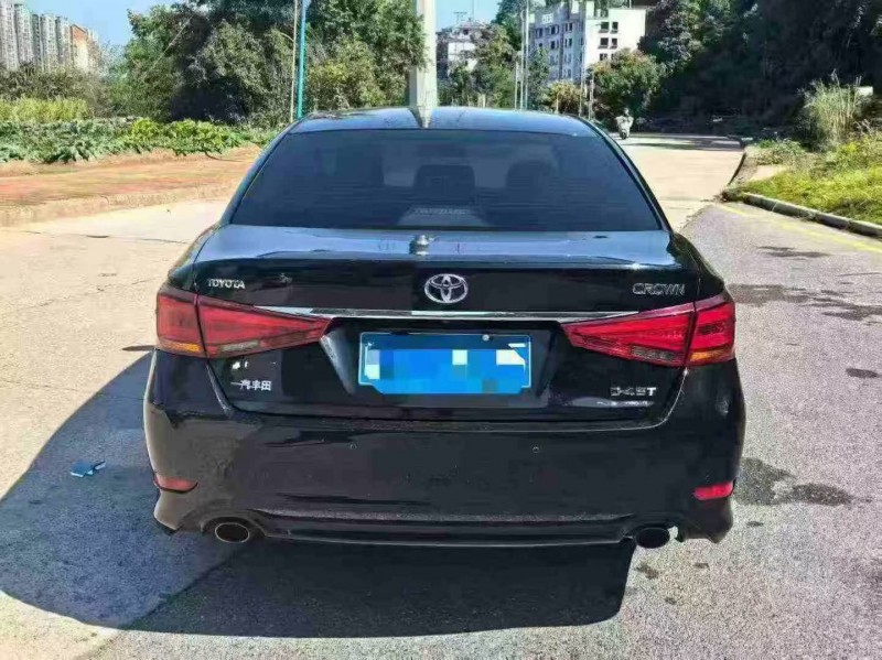 厦门19年丰田皇冠8