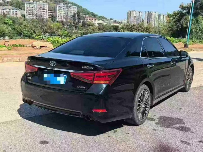 厦门19年丰田皇冠9