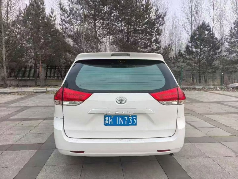 潍坊20年丰田塞纳8