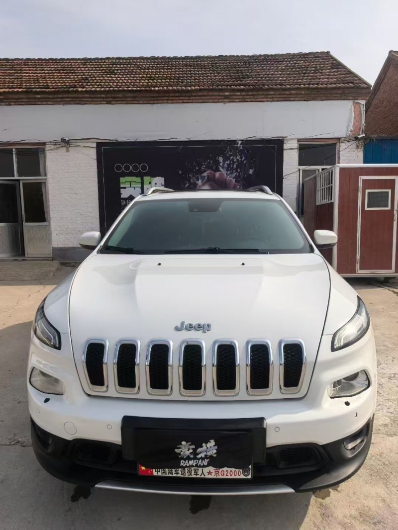 菏泽14年Jeep自由光1